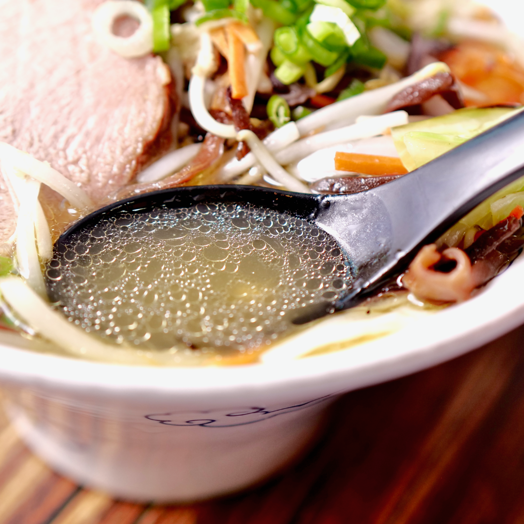 Clear chicken shio broth of RAMEN RAIJIN Frozen Shio Tanmen